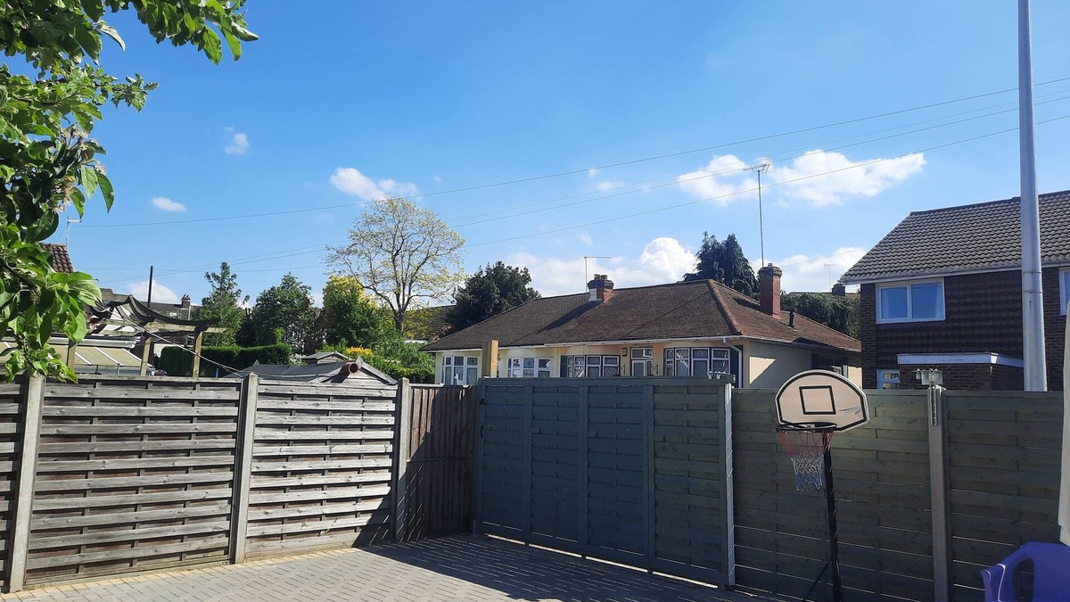 Gillingham House | Medway Bungalow, SEND Accessible, The Apple Tree in (Rainham) Gillingham, Kent.