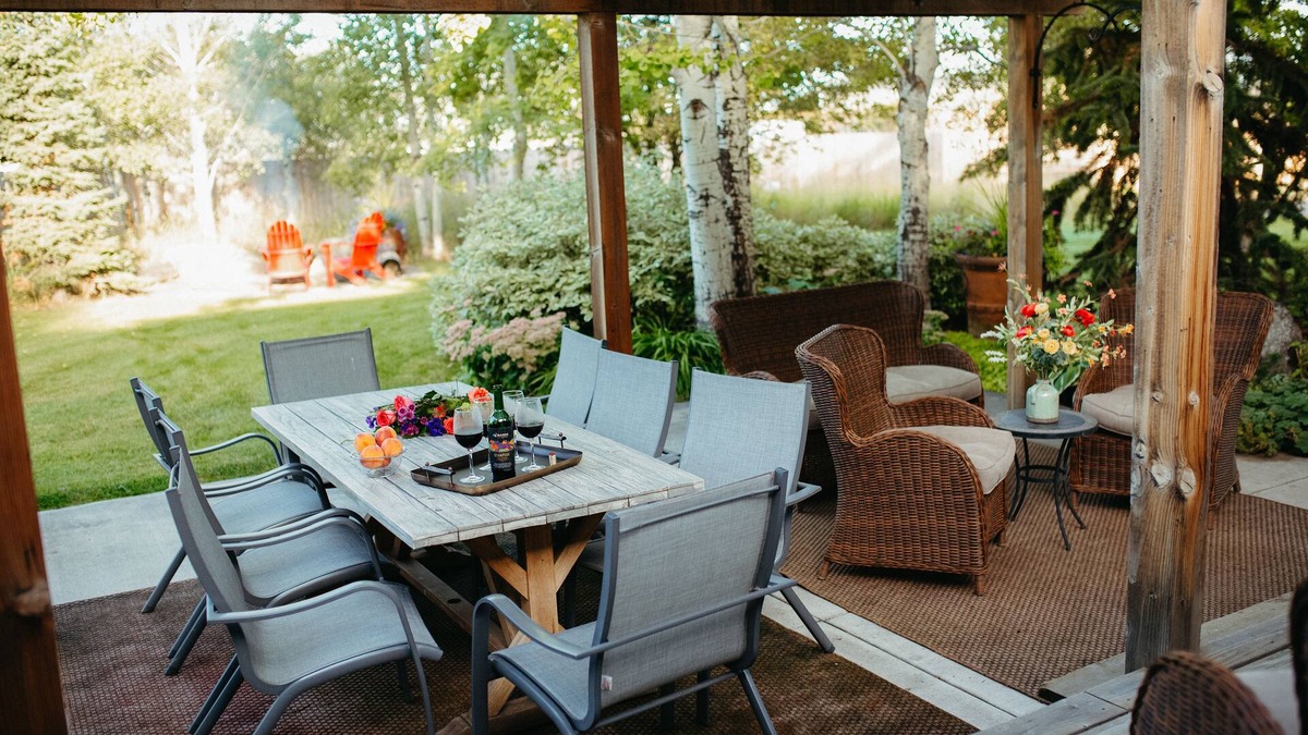 Bozeman House | Meet Me in Montana! Great for Family Reunions and Wedding Parties