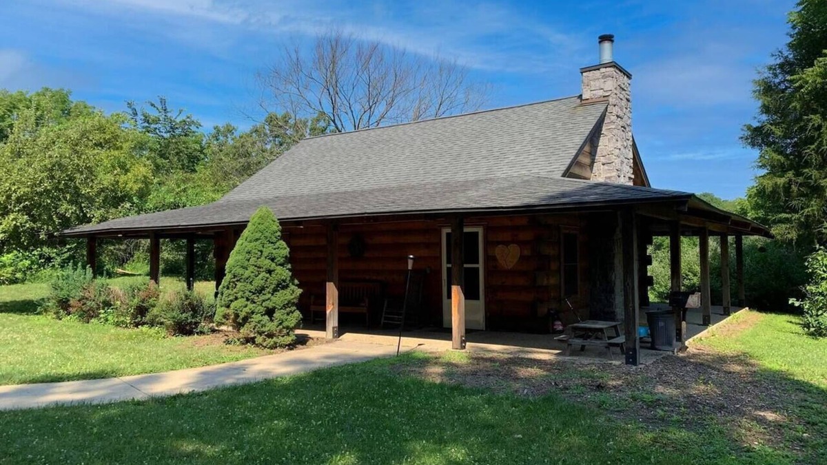 Orange Prairie Cabin | Megan’s Lodge - A Secluded Get-a-way