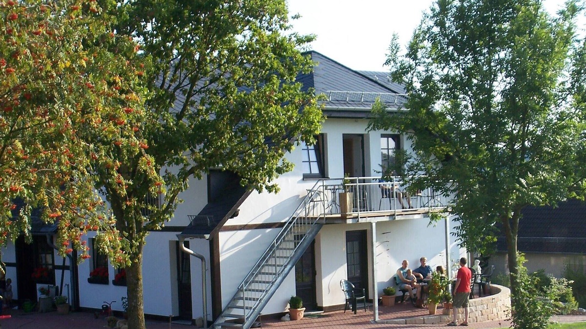 Eibelshausen Apartment | Meggi's Farm, apartment morning sun