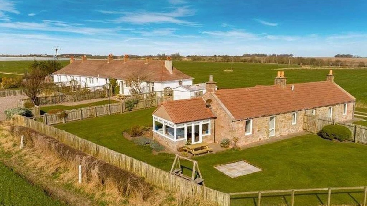 Anstruther Cottage | Meggie Allans - a cottage that sleeps 4 guests in 2 bedrooms
