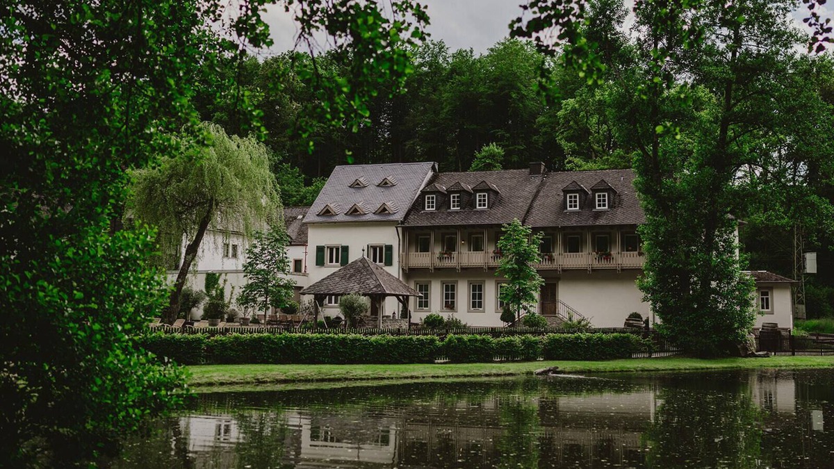 Bescheid Apartment | Mehlstube, mill estate with private natural bathing lake