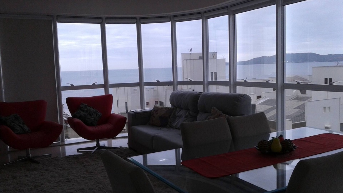Itapema Apartment | Meia Praia. 3-bedroom apartment, 2 parking spaces, half a block from the sea and promenade