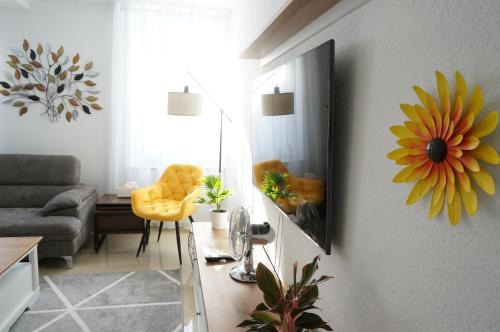 Frankenthal Apartment | Mein Apartment Flowers mit Kamin, bis 10 Personen
