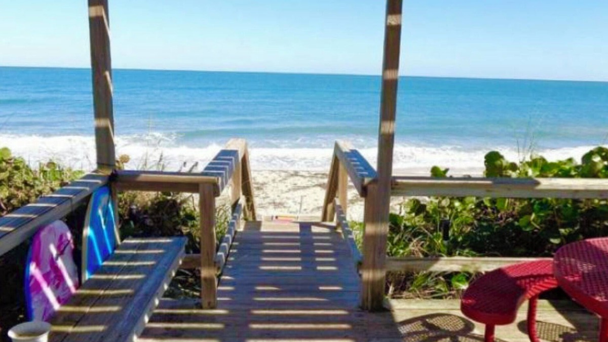 Melbourne Beach Cottage | Melbourne beach DIRECT OCEANFRONT u-c private beach access last min deals