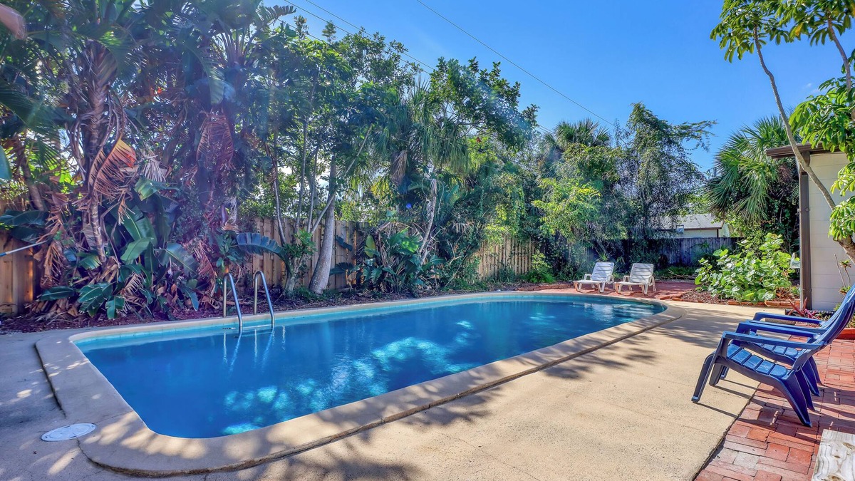 Bowe Gardens House | Melbourne Heated Pool Home Sleeps 12 with 4 bed/2bath Great Reviews 14m to USSSA