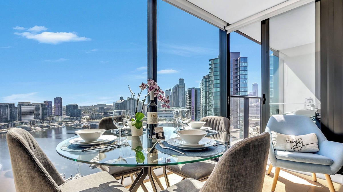 Docklands Apartment | Melbourne Lifestyle Apartments - Best Views on Collins