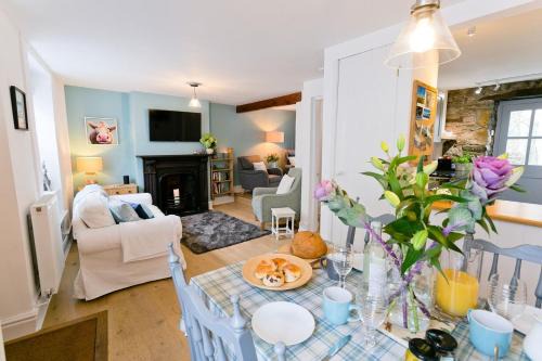 Beaumaris House | Melvin Cottage