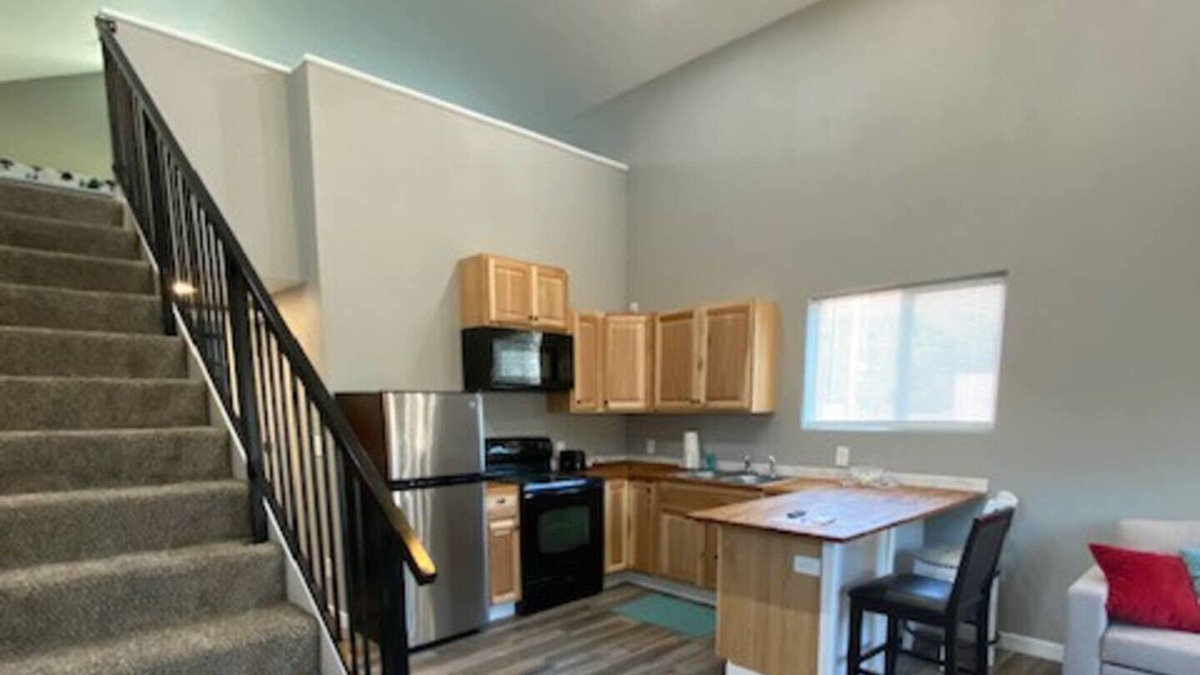 Huntington House | Memories by the River. New Dog friendly Retreat #3