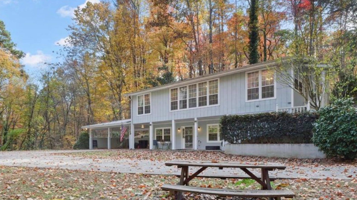 Lake Lure House | Memories on Memorial - Sleeps 6, walk to downtown, dog friendly, fire pit, covered parking