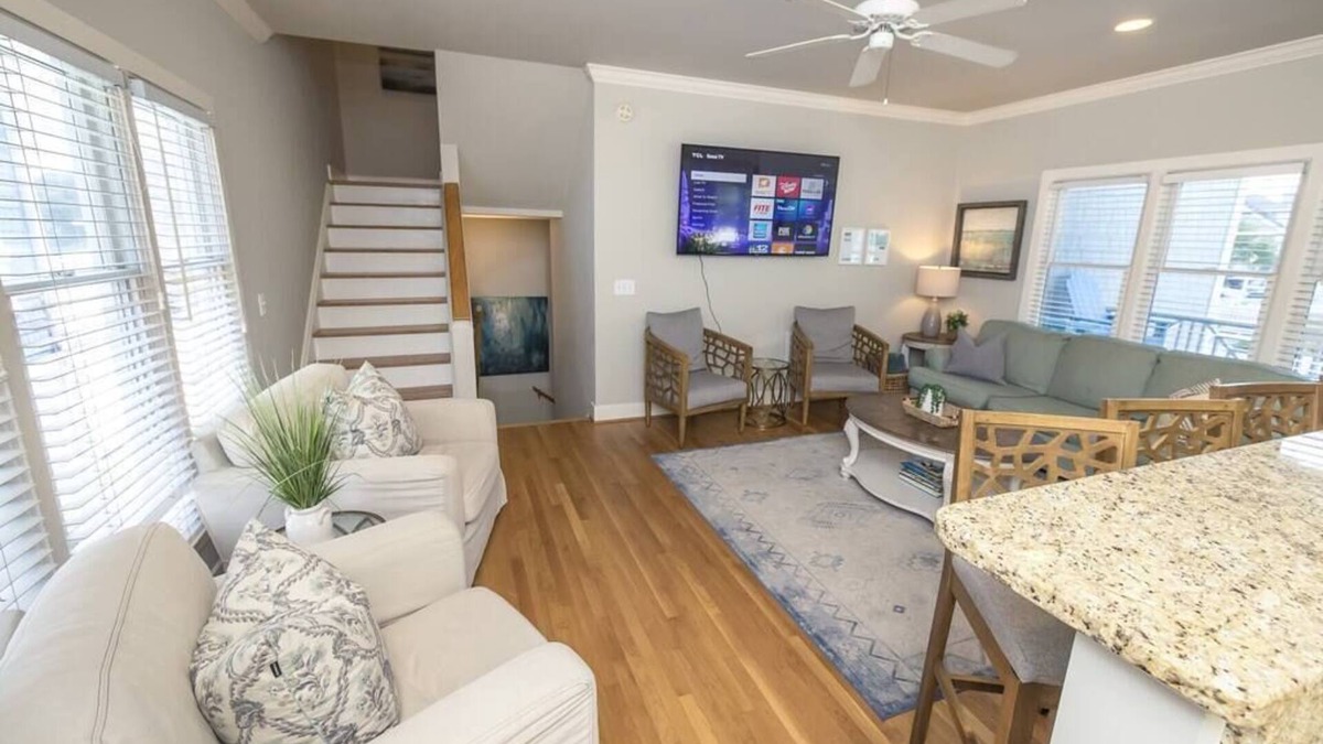 Wrightsville Beach Condo | Memory Lane-Family Retreat- 1 Block From Ocean, King Bed, Parking For 4 Vehicles