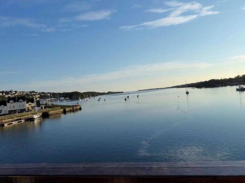 Y Felinheli House | Menai View, an apartment with amazing sea views