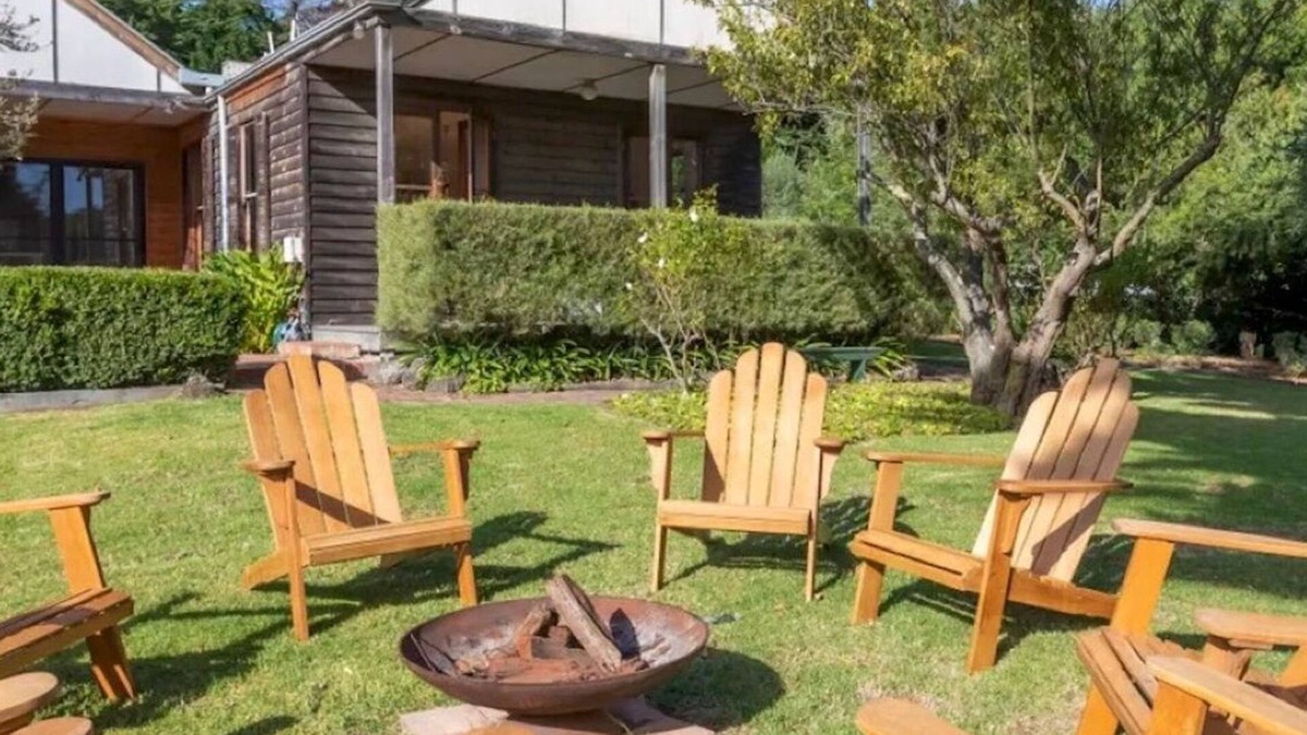 Flinders House | Mendi-Moke - Renovated beach house walking distance to beach, shops and restaurants