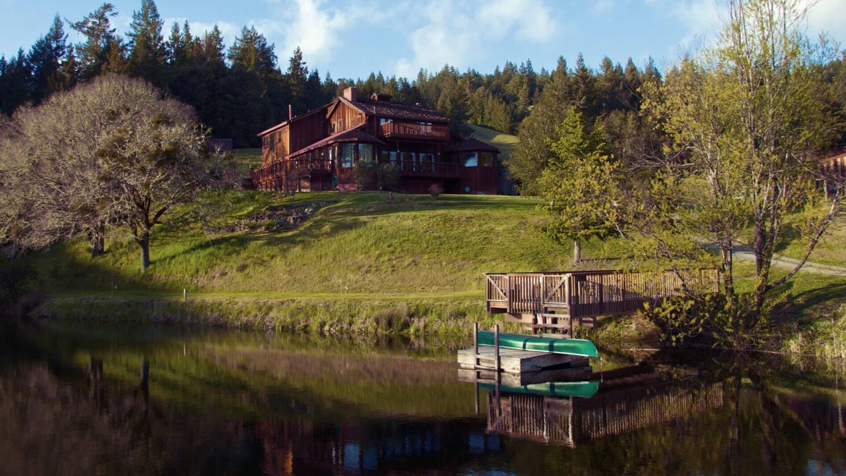 Redwood Valley Cabin | Mendocino County Secluded Estate House Surrounded by Nature