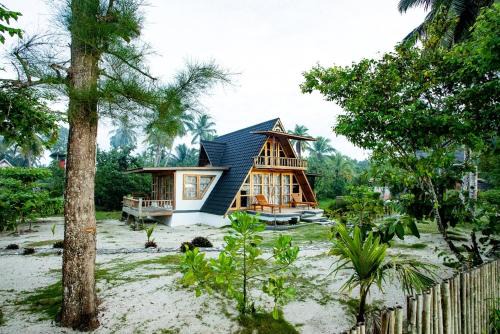 Siberut House | Mentawai Balcony