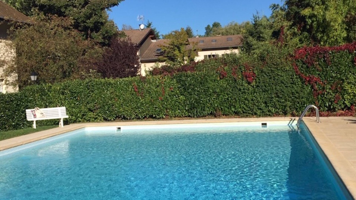 Menthon-Saint-Bernard Apartment | MENTHON ST BERNARD, type 3, Résidence avec piscine,6 PERS
