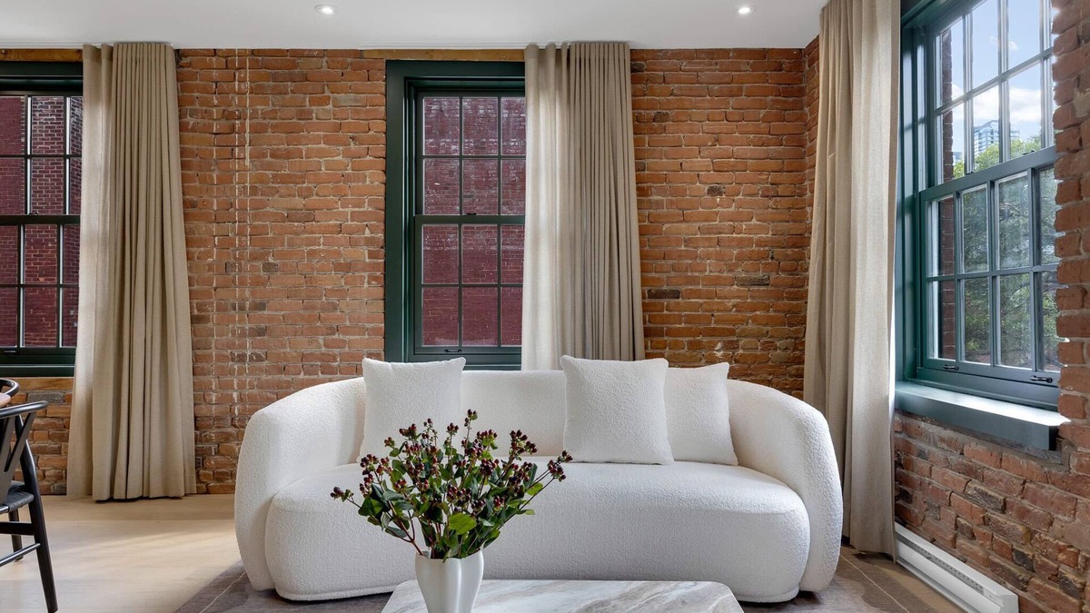 Cite Multimedia Apartment | Mercer-1 Bedroom Corner unit-Free parking