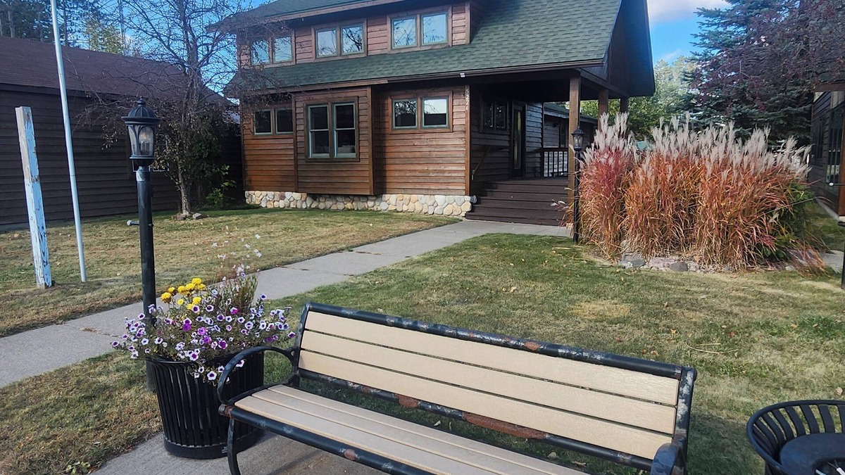 Mercer House | Mercer House on Major Snowmobile and ATV Trail