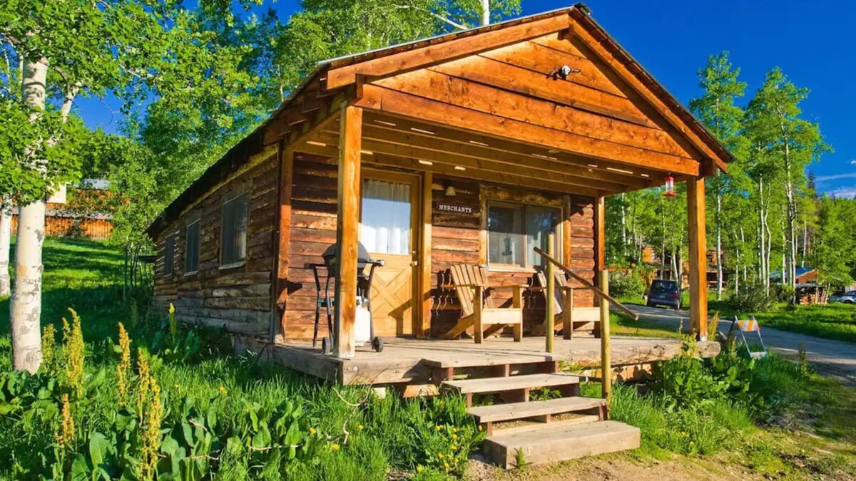 Clark Cabin | Merchant Cabin - Near Steamboat Lake