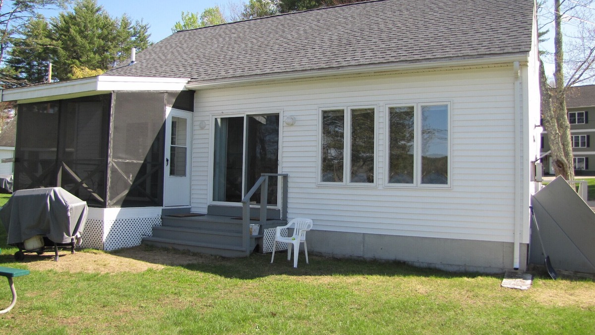 Meredith House | Meredith, Modern 4 bdrm, 2 bath, Lakefront home close to downtown, central air.