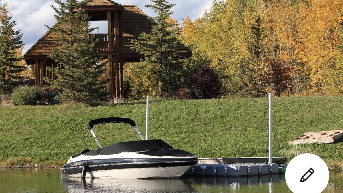 Parkland Beach Cottage | Meridian Beach Cottage - Private Dock and Hot Tub