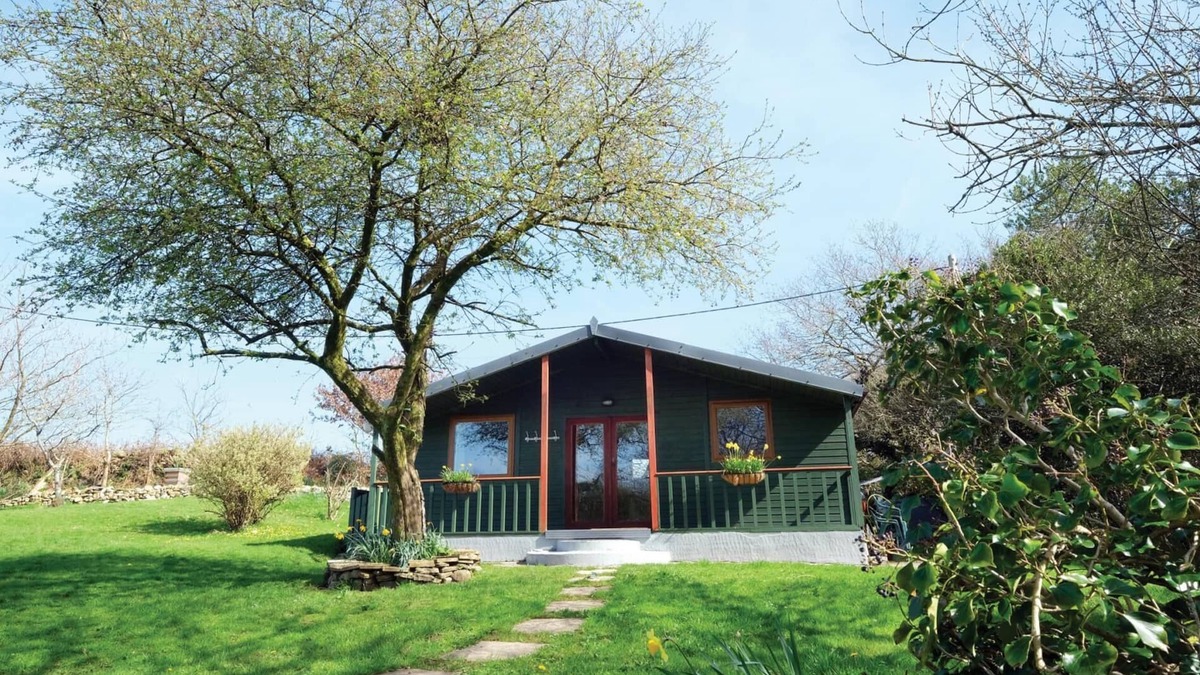 Llanrhidian Higher Ski Chalet | Merlins Cabin - 2 Bedroom - Blaen Cedi Farm