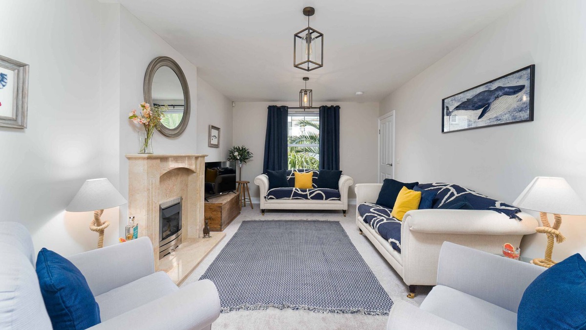 Lelant House | Merlins - Saltings Reach, Lelant - Sleeps 10 - Parking for Two Cars - Dog Friendly