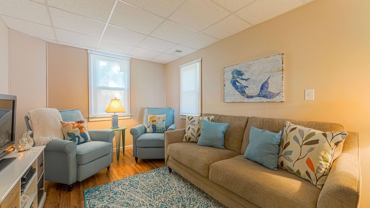 Villas House | MERMAID COTTAGE - 3 MINUTE WALK TO BEACH - VERY CHARMING & CLEAN!