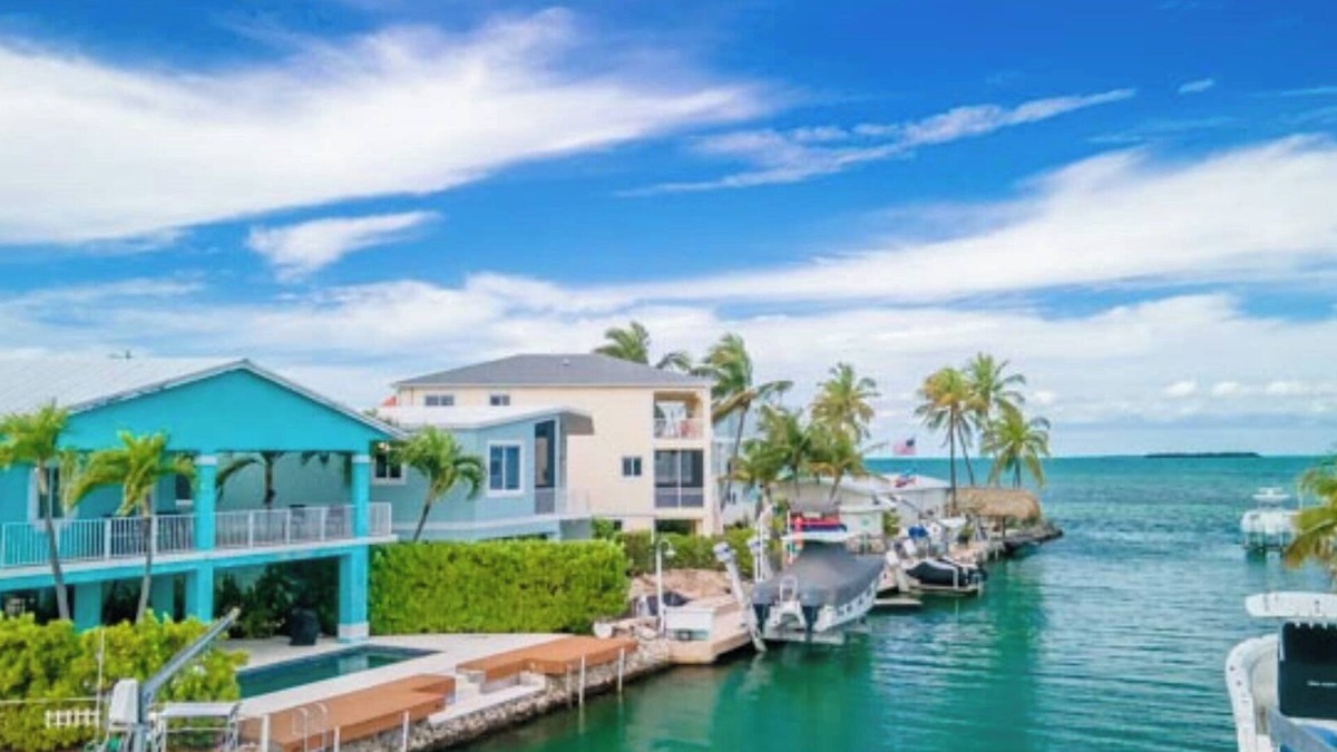 Hammer Point House | Mermaids and Manatees 3 bed 2 bath with pool 31` o
