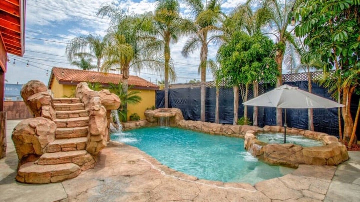 Hawthorne House | MermaidsCoveLA- A hidden oasis in Los Angeles
