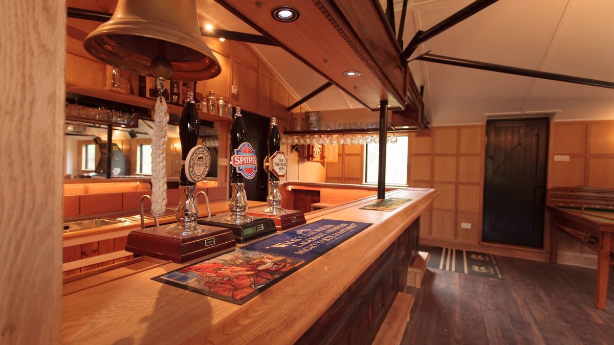 Mayfield House | 'Merrieweathers' with private pub, outdoor pool and tennis court