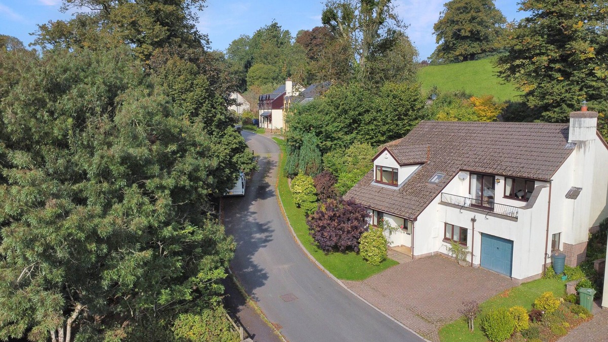 Dulverton House | Merrijig in Dulverton