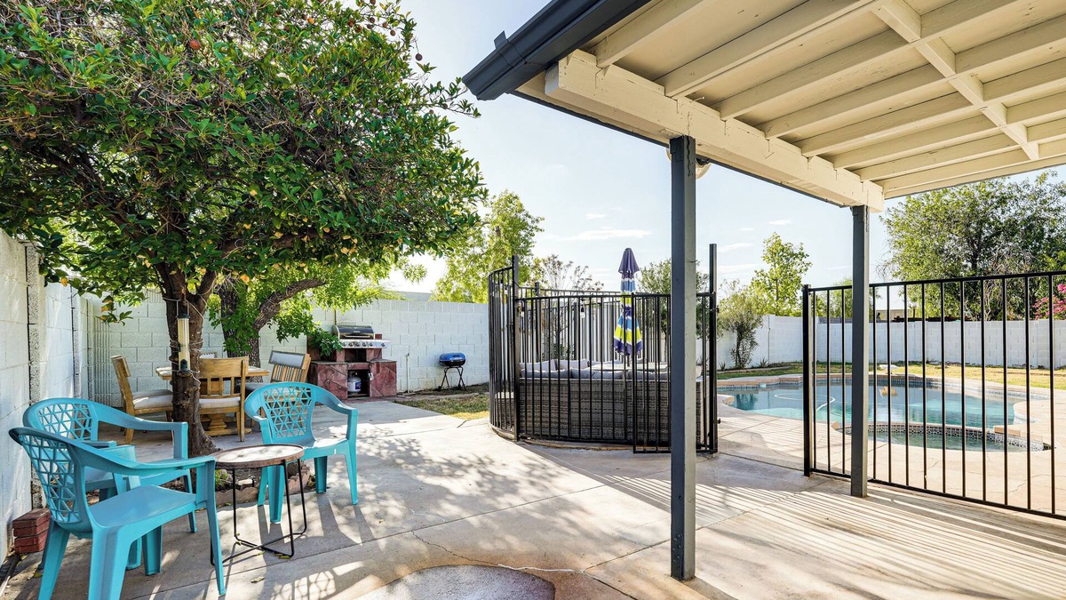 Dobson Ranch Cottage | Mesa Oasis w/Diving Pool By Spring Training, Dtwn