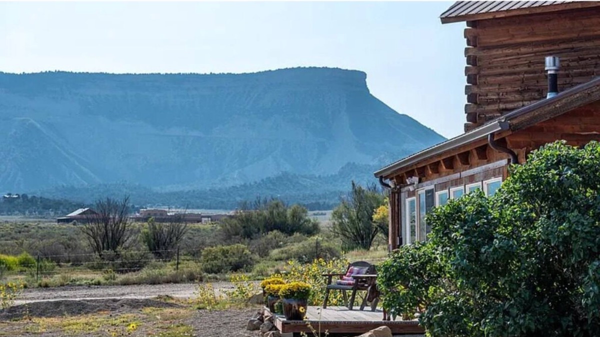 Mancos House | Mesa Verde Ranch with Panorama Views. Family, pet, & horse friendly!