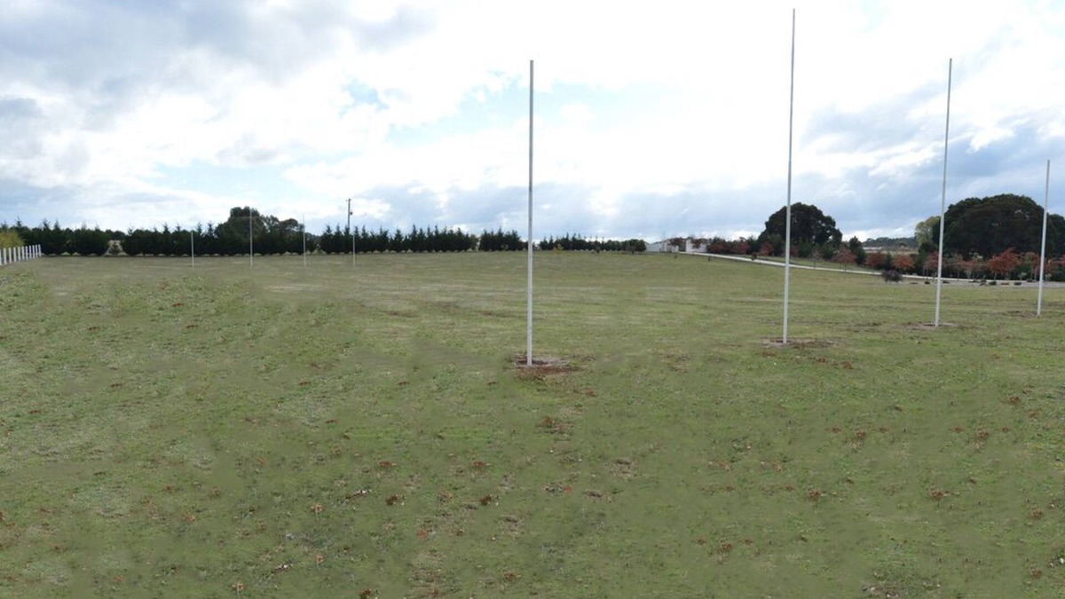 Lyonville House | Mesmerising Holiday House with lake views!