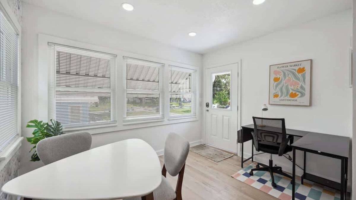 Lakeland House | Message us for Discounts! Pet & Budget Friendly