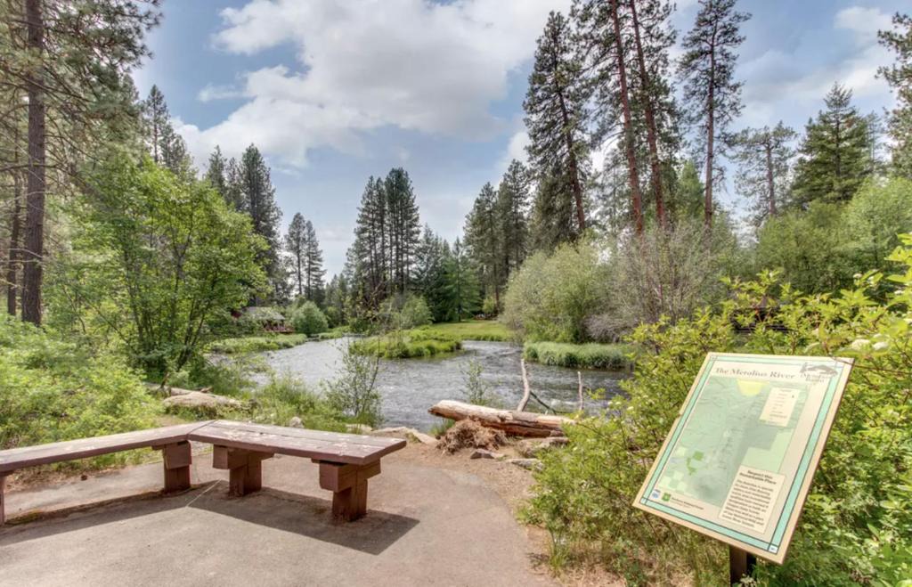 Camp Sherman House | Metolius Cabin 10