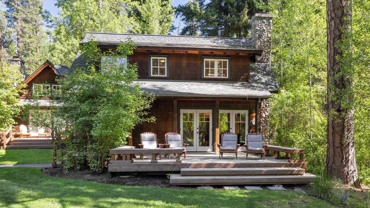 Camp Sherman Cabin | Metolius River Resort Cabin 1 Luxurious cabin on the Metolius River w/fireplace