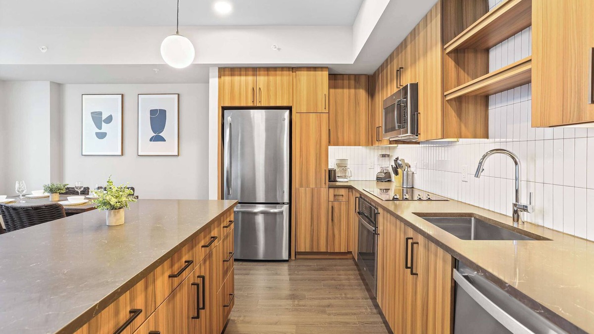 Clarendon Apartment | Metro-Side Modern Comfort