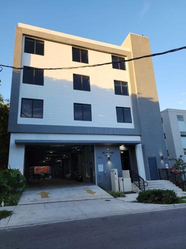 East Little Havana Hotel | MetroPark Hotel