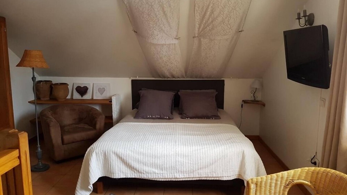 Gap House | Meublé N°1 - La Mansarde-Duplex-Ensuite with Shower-Apartment-Garden view