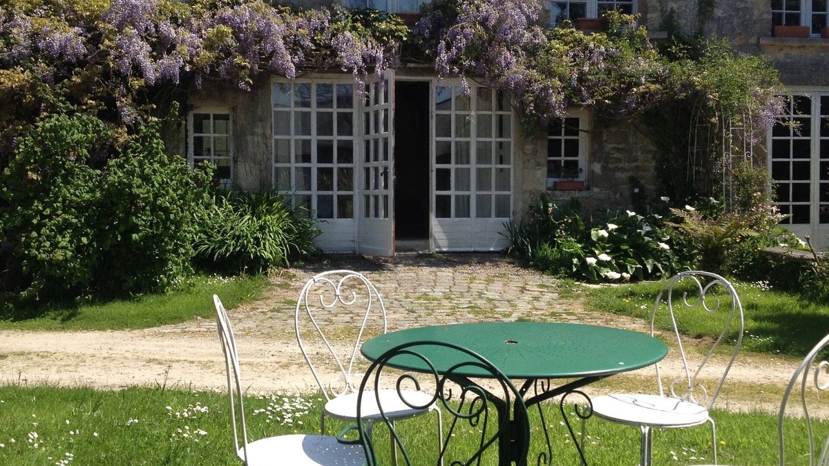 Brix Cottage | Mews Cottage within the grounds of Chateau Le Mont Epinguet