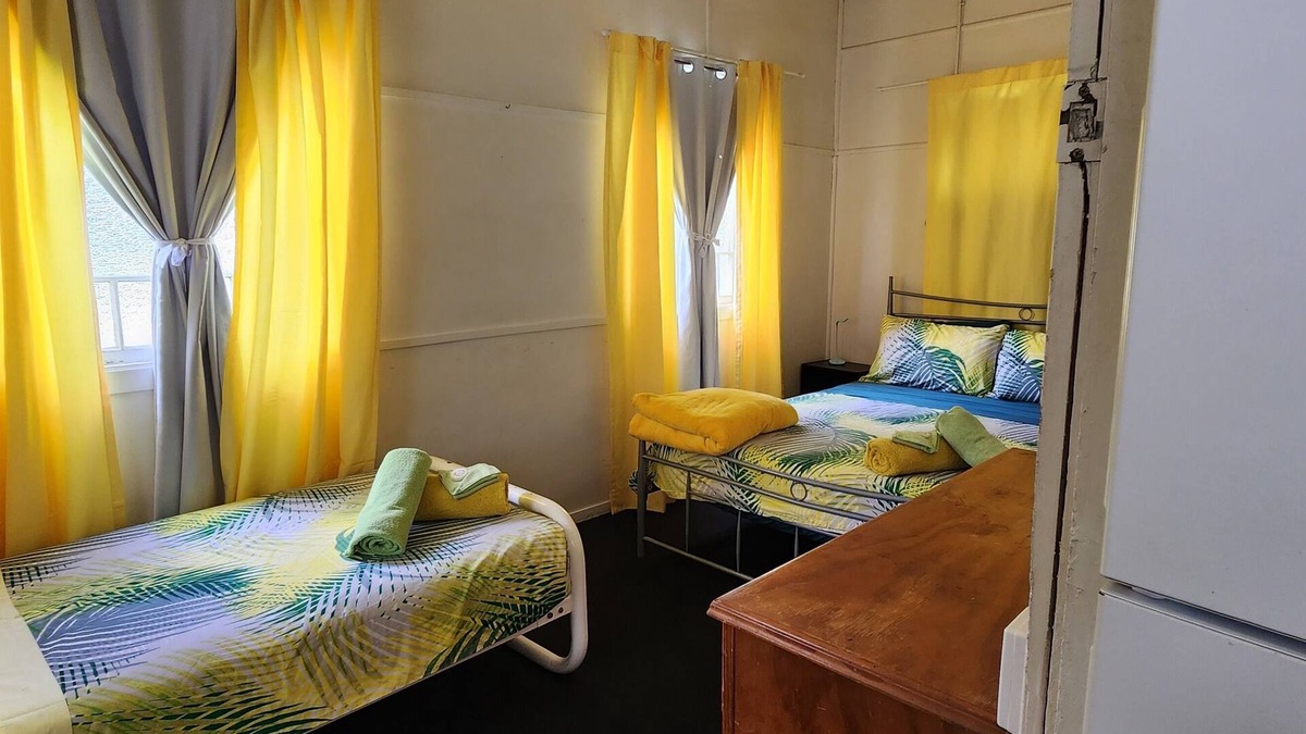 Mount Morgan Cabin | Meyenburg Unit 1 fully self contained, 6 guests, 2 br unit, 1Qb, 1Db, 2 singles