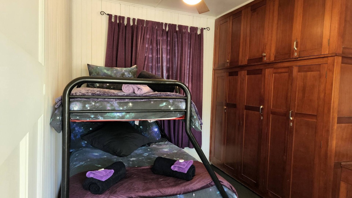 Mount Morgan Cabin | Meyenburg Unit 3, Fully self-contained private 1 bdrm unit, 1Db, 1 Ksb, 2 Sb's