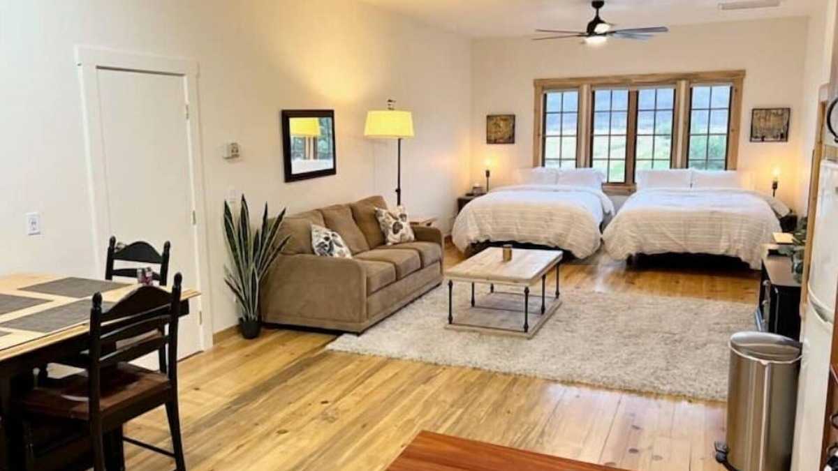 Greenville House | Meyers Loft - Hot Spring - Farm