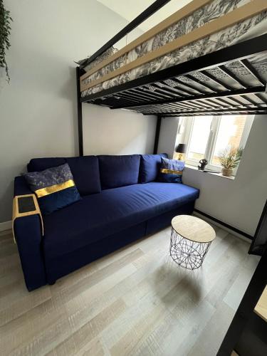 Saint-Quentin Apartment | Mezzanine Studio Hyper Centre