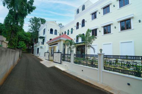 Yelagiri Hotel | MGM Whispering Meadows Yelagiri