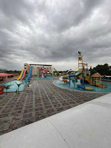 Kandahar Hotel | MH 26 Water World