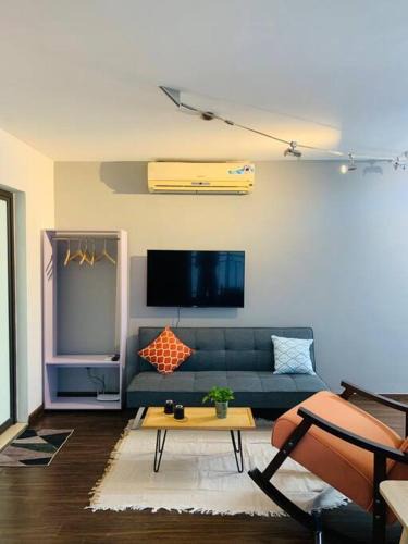 Thuy Khue Apartment | Mhouse 127 waterfront 2