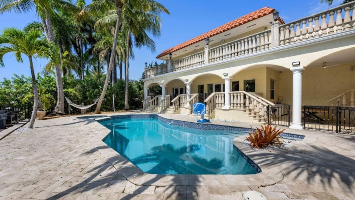 The Roads House | Miami Beach Waterfront Mansion, Pool, Ping Pong, Grill, Guest House, Gated